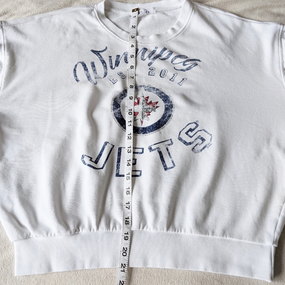 TOUCH Alyssa Milano Winnipeg Jets Crop Sweatshirt - Picture 7 of 7